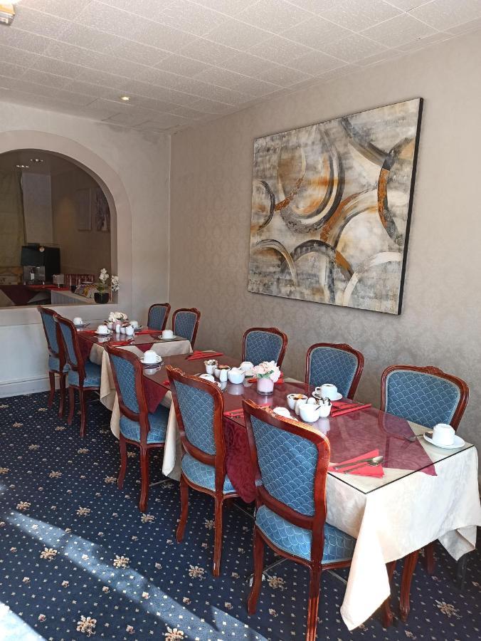 Crystal Hotel & Savour Cambridge  Bagian luar foto