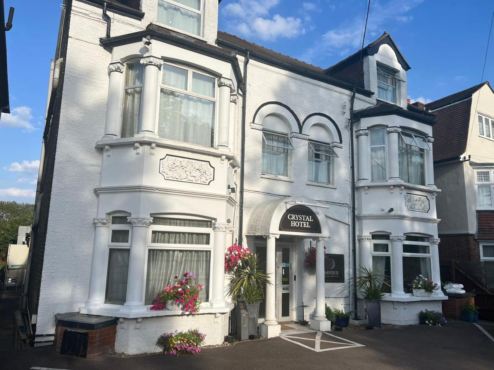 Crystal Hotel & Savour Cambridge  Bagian luar foto