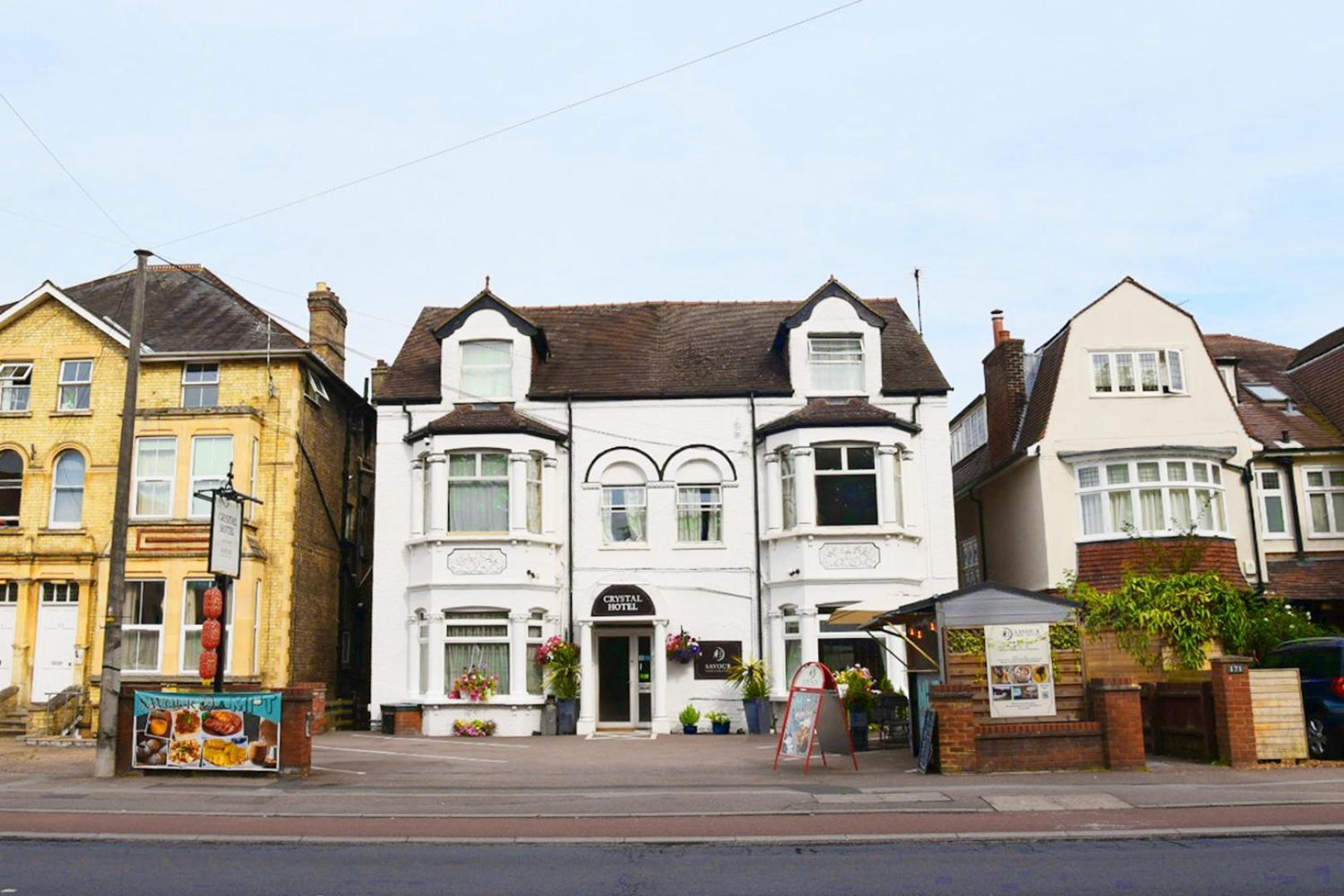 Crystal Hotel & Savour Cambridge  Bagian luar foto