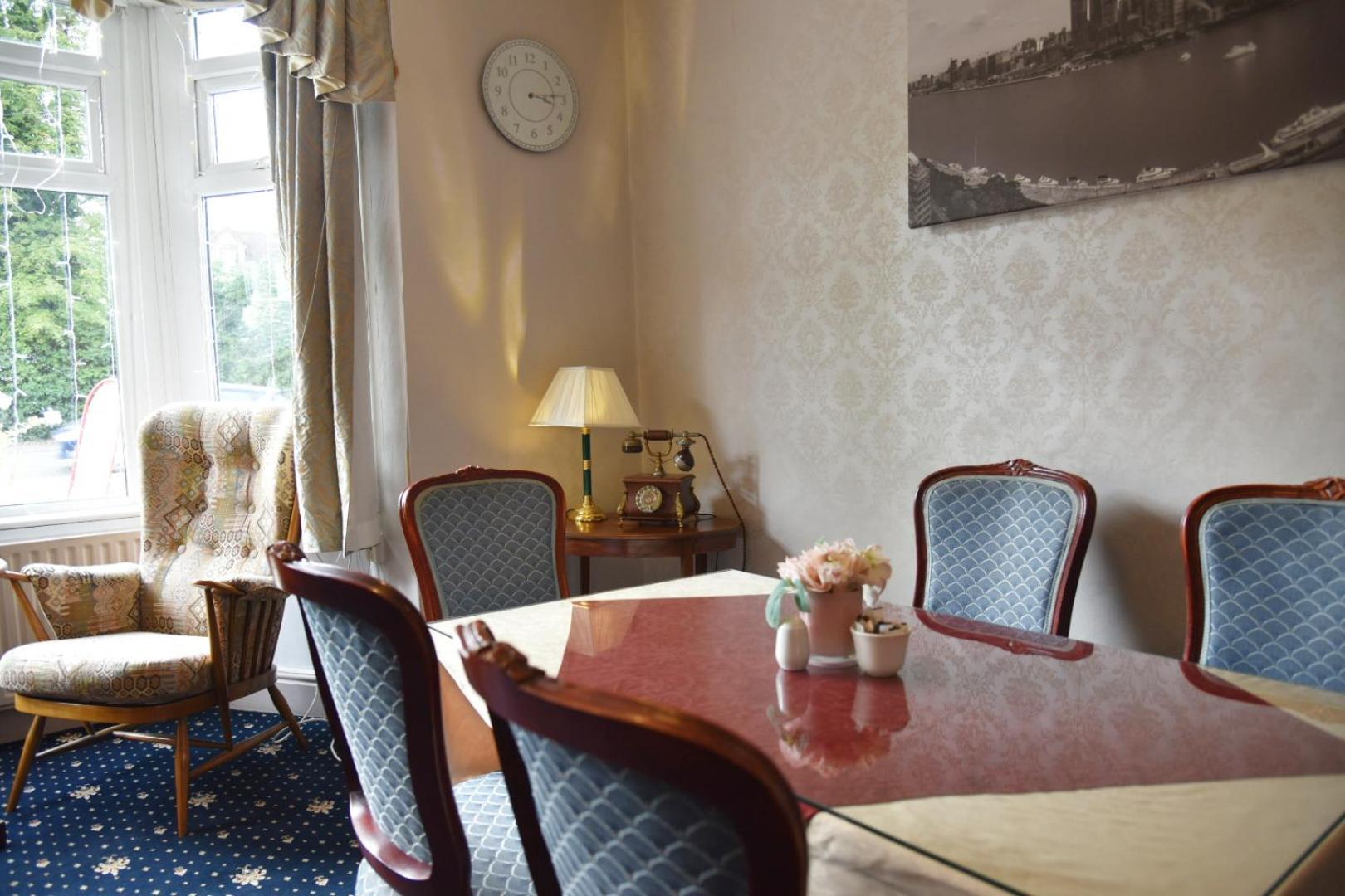 Crystal Hotel & Savour Cambridge  Bagian luar foto