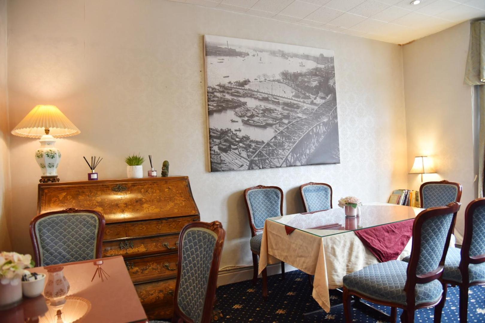 Crystal Hotel & Savour Cambridge  Bagian luar foto