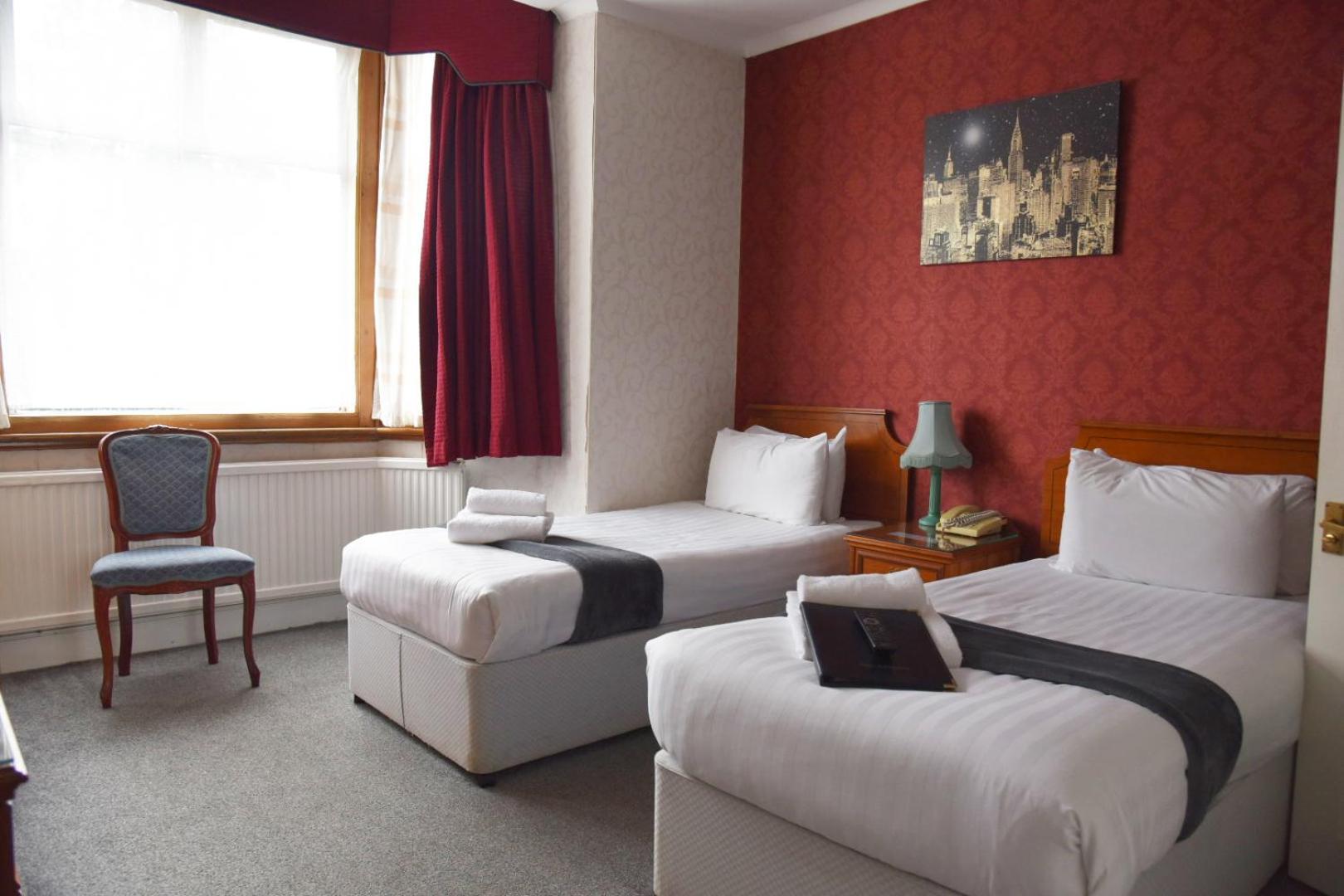 Crystal Hotel & Savour Cambridge  Bagian luar foto