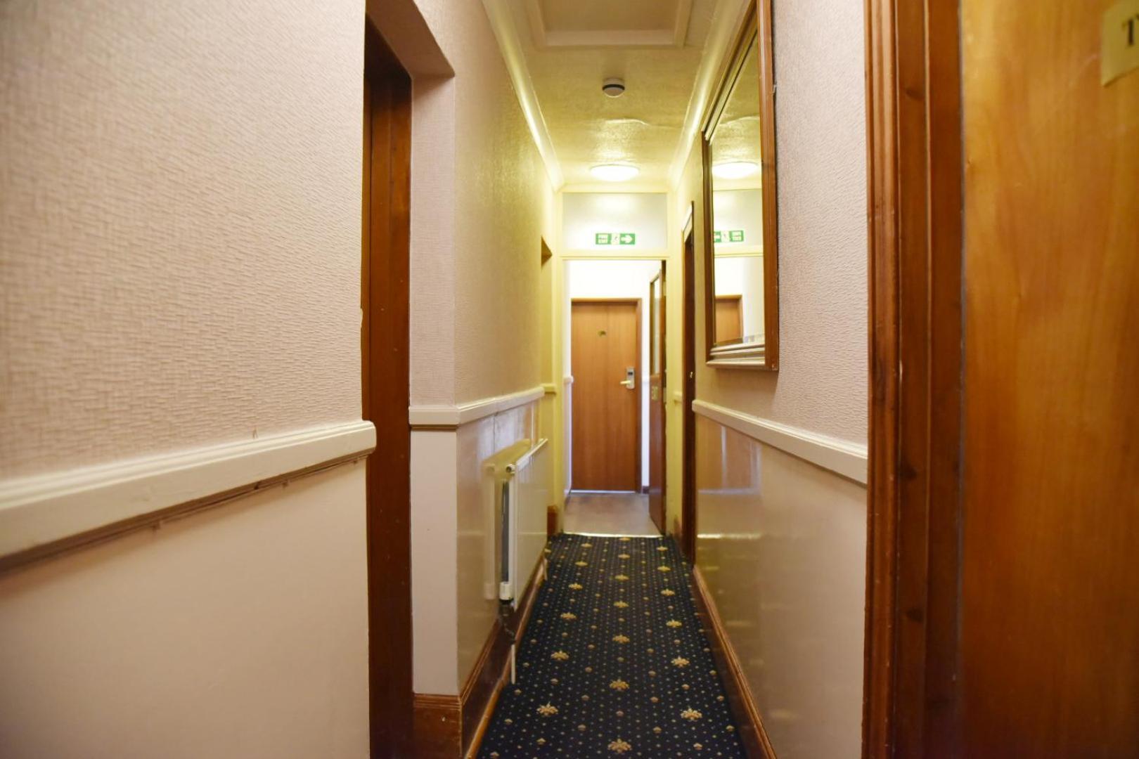 Crystal Hotel & Savour Cambridge  Bagian luar foto