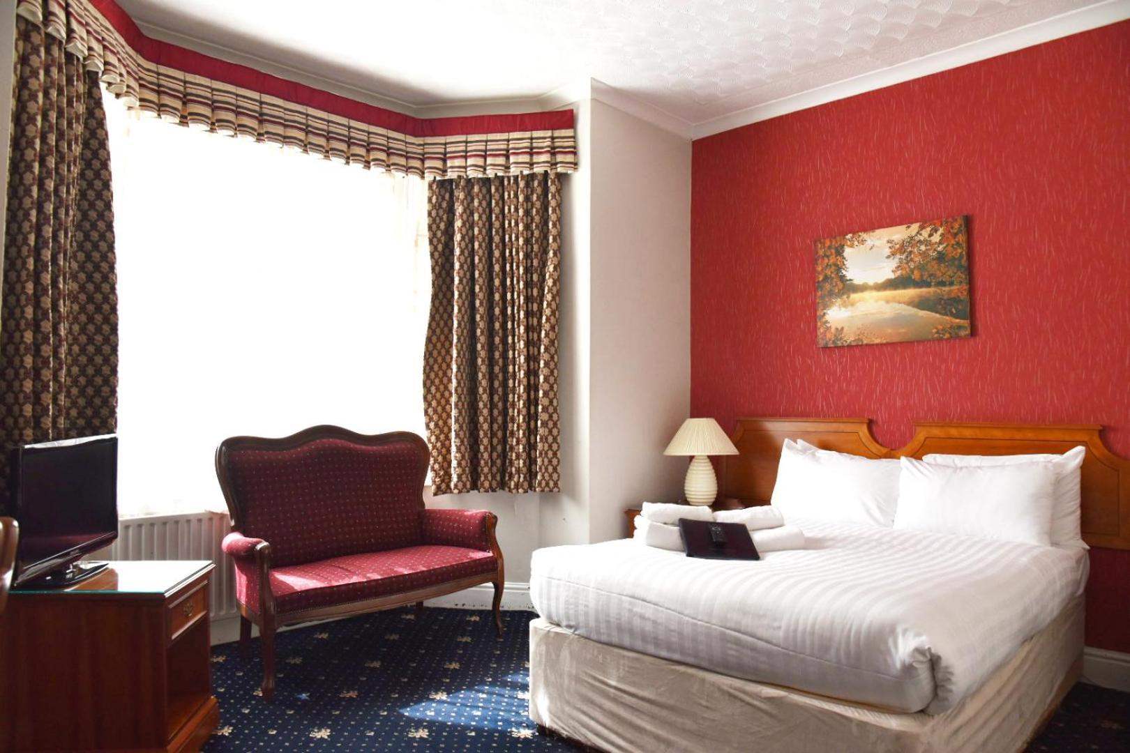 Crystal Hotel & Savour Cambridge  Bagian luar foto