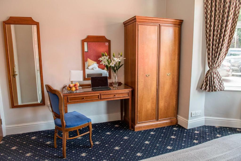 Crystal Hotel & Savour Cambridge  Bagian luar foto