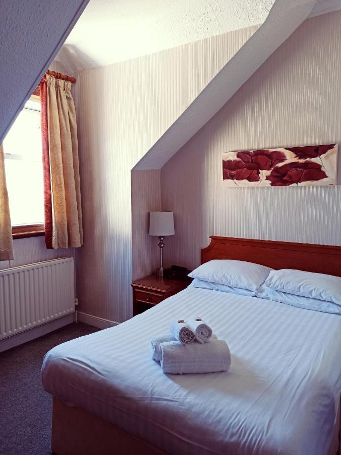 Crystal Hotel & Savour Cambridge  Bagian luar foto